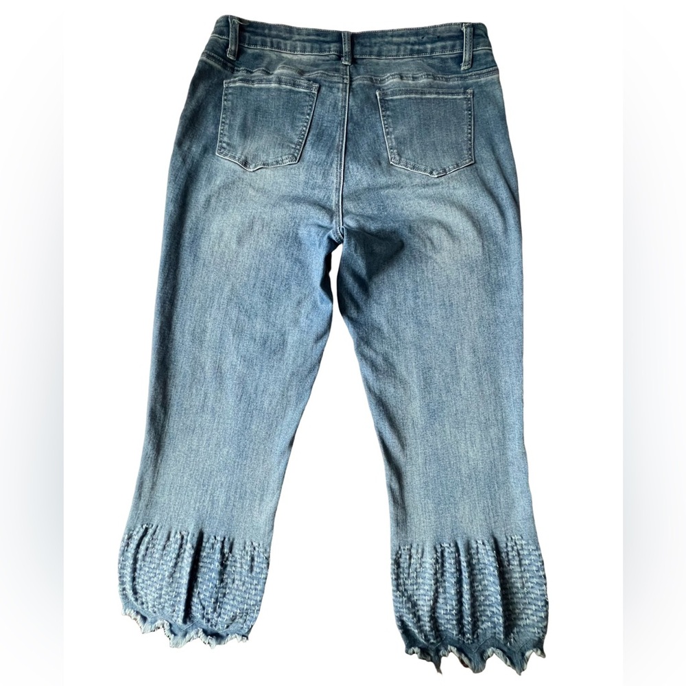 BACCINI Cropped Ankle Jeans with Ruffled Distressed Hem. Size 12 Inseam 25” - Picture 3 of 14